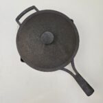 Sartén de hierro con tapa