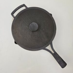 Sartén de hierro con tapa